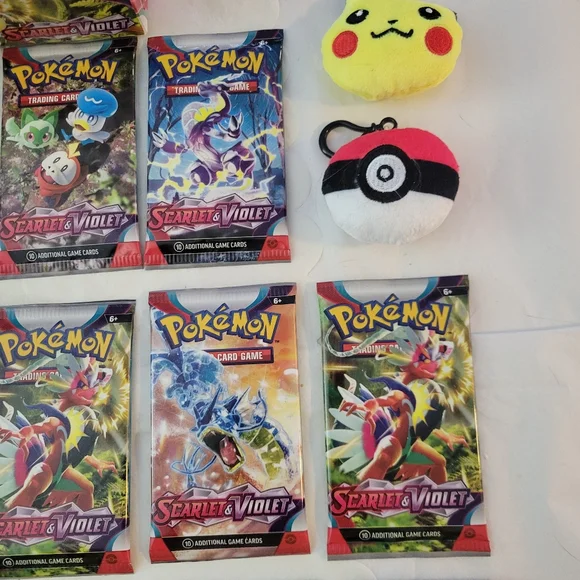 11 Packs Pokemon Scarlet and Violet Cards Factory Sealed Plus 2 Keychains - Picture 3 of 8